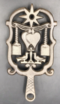 VTG JZH 1951 Dumb Dutch Love Birds w/ Hearts Sad Iron Trivet Cast Iron 9&quot; x 4.5&quot; - £7.34 GBP