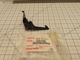 Toyota 53550-0C060 Auxiliary Hood Safety Latch Catch - $1,206.30 MXN