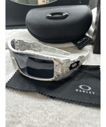 Oakley Oil Rig Sunglasses 03-461 White/Text Print/Grey - £61.84 GBP