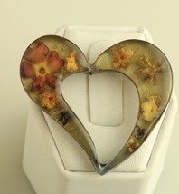 Vintage Dried Flowers in Lucite Heart Cut out brooch Pin - £29.57 GBP