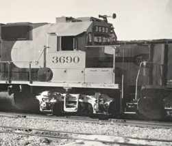 Atchison Topeka &amp; Santa Fe Railway Railroad ATSF #3690 Electromotive Train Photo - £7.38 GBP