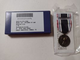 PRISONER OF WAR MEDAL SET FULL SIZE IN GRACO BOX OF ISSUE 1991 :KY25-17 - $13.86