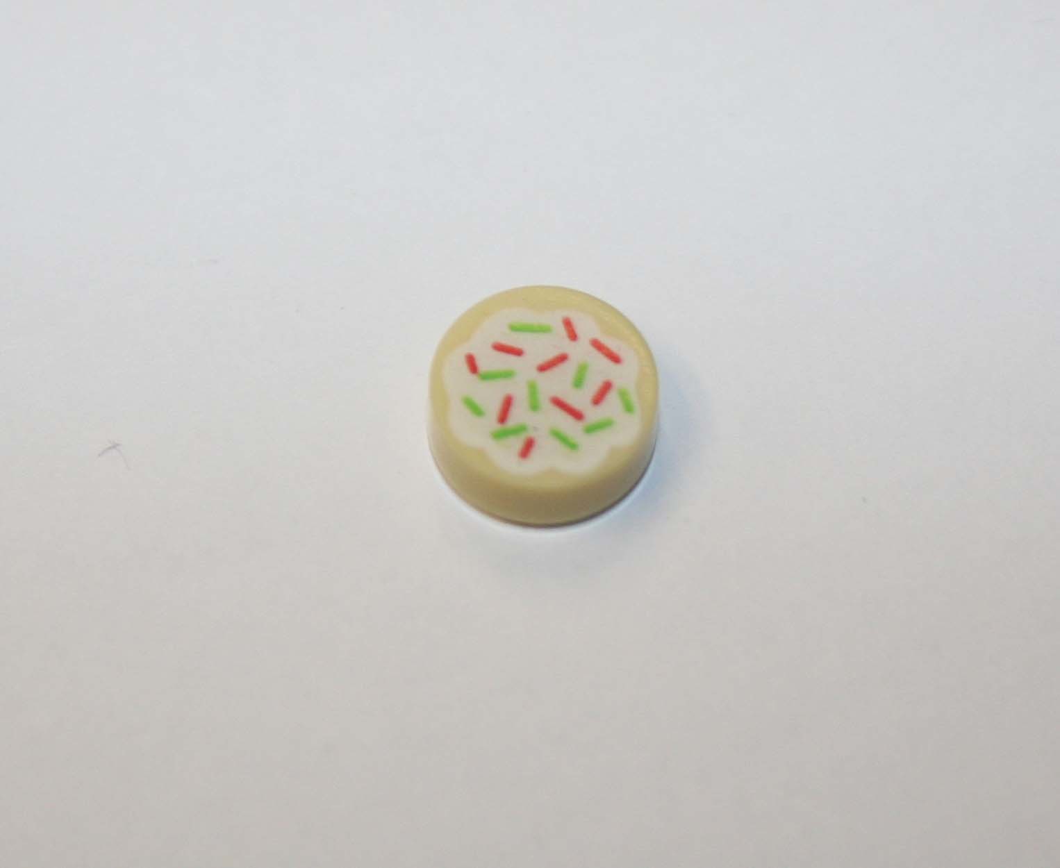 Minifigure Sugar Cookie Bakery Sweet Shop Desert Round Piece Toys - $1.55