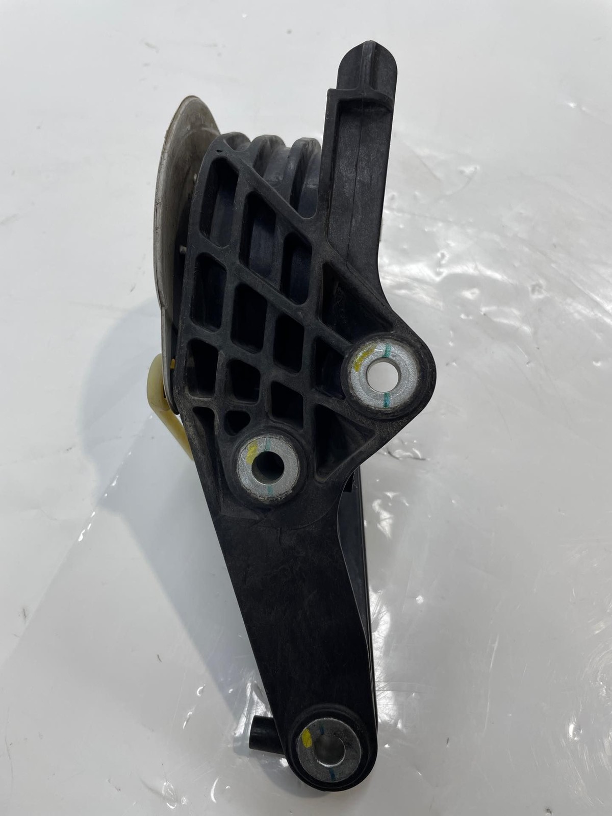 2021 Chevy Traverse 3.6L Fwd LT Front Transmission Mount OEM Item image 5