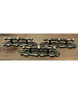 3 Vtg Brass Look Antiqued Handles 5.5” Metal A 4132 Ornate Backplate Rec... - €21,45 EUR