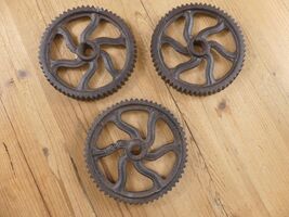 2 CAST IRON SPROCKET WHEEL GEAR PULLEY PULLY STEAMPUNK 6" INDUSTRIAL RUSTIC - $836.79 MXN 2 CAST IRON SPROCKET WHEEL GEAR PULLEY PULLY STEAMPUNK 6" INDUSTRIAL RUSTIC - $836.79 MXN