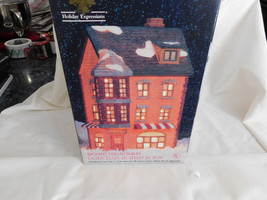 Dickens Holiday Expressions Lighted Toy Shop Village 8 Inches Tall - £7.96 GBP