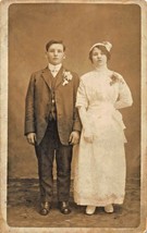 Matrimonio Di Giovane Uomo &amp; Donna ~ Vero Foto Cartolina - £5.89 GBP