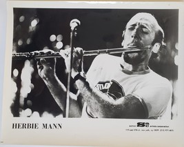 8&quot; x 10&quot; B&amp;W Press Photo Herbie Mann - £15.69 GBP