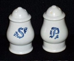 Pfaltzgraff YORKTOWNE Salt &amp; Pepper Shakers Excellent - £7.98 GBP