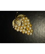 Vintage beautiful brooch gold and pearls in the form of a bunch of grapes - £9.33 GBP