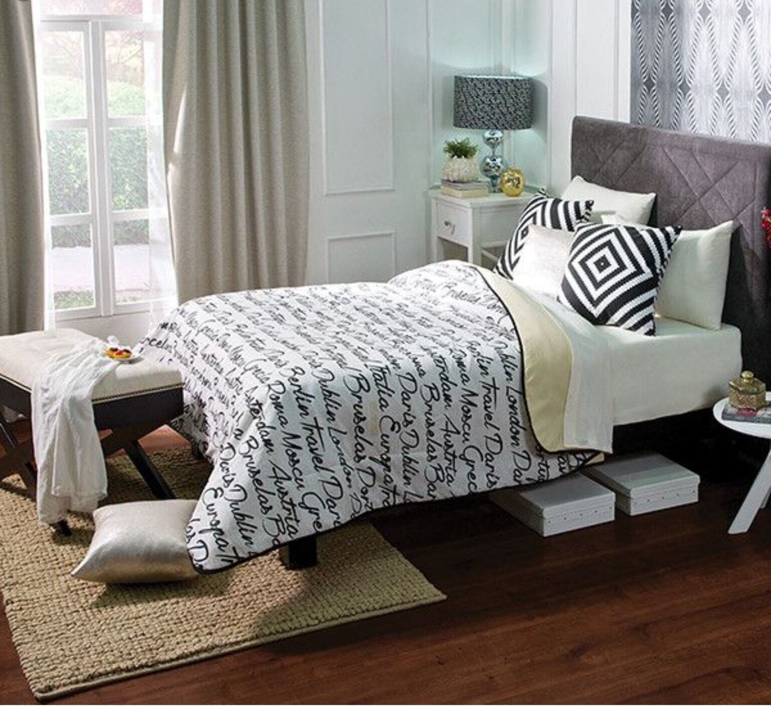 BEST SELLER REVERSIBLE COMFORTER LIGHT TOUR PARIS,ROME,ITALY,BERLIN, TWIN - $29.70
