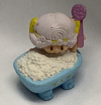 Strawberry Shortcake Miniature Angel Cake Taking A Bubble Bath 1982 Scented Toy - £11.06 GBP