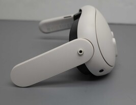 Meta Quest 3 128GB VR Headset ISSUE image 6