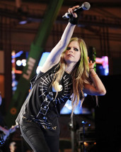 Avril Lavigne in Concert Black T-Shirt Dramatic 16x20 Canvas - $69.99