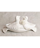 Vintage Porcelain Dove Trinket Box - $394.74 MXN