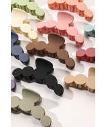 Black Minimalist 5 Circles Frosted Hair Claw Clip - $52.12 MXN