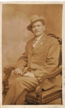 Uomo Indossando Periodo Moda Abiti ~ Lotto Di 5 Cinque 1910s Vero Foto Cartoline - £7.17 GBP