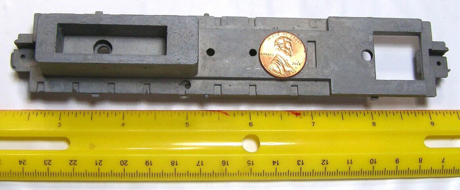 Unknown Brand Die Cast HO Scale Model RR Locomotive Chassis   RTA - $14.95