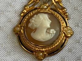 Vtg Cameo Pendant 1/20 10K Gold Filled 2.8g Fashion Jewelry Charm - £94.70 GBP