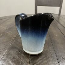 Vintage Peter Pots Studio Art Pottery Creamer Pitcher 5&quot; Blue White - $35.37 CAD