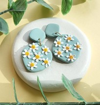 Daisy Flower Earrings • Clay Earrings • Spring Summer Earrings • Dainty • Statem - £16.53 GBP