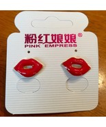 Lips Earrings - $56.26 MXN
