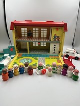 1976 Fisher Price Little People Childrens Hospital LOTS OF PEOPLE IN GOO... - £122.26 GBP