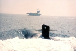 USS Houston SSN-713 with USS John F. Kennedy in background Photo Print - £6.90 GBP