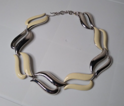 Vintage Monet Cream Colored Enamel And Metal Necklace 17 Inches - £23.92 GBP