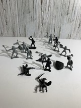 Mixed lot of 13 Medieval Plastic Warriors and Knights Miniature Figures - £7.58 GBP
