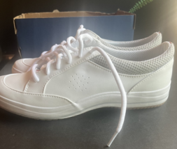 Keds Micro Stretch White Leather Sneaker Womens Red Trim Lace up Shoe 9M - $471.83 MXN