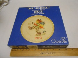 NIB 1973 Hummel Annual Plate in bas relief &quot;Globe Trotter&quot; Goebel  - £12.48 GBP