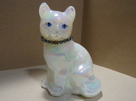 Vintage Fenton White Iridescent Sitting Cat w/ Necklace - £24.67 GBP