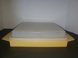 Vintage Tupperware Deviled Egg Keeper Carrier Tray 723-4 Yellow Color U142 - £15.71 GBP