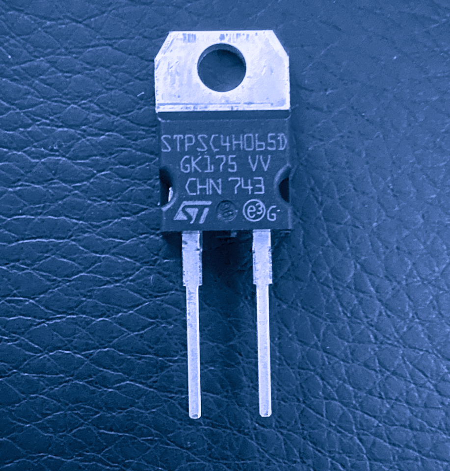 2PCS STPSC4H065D STM Power Schottky Diode SiC 650V 4A TO-220AC - $3.90