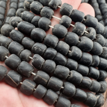 Vintage HERMOSO VIEJO AFRICANO CUENTAS DE VIDRIO NEGRO filamento 7-10 mm - €14,88 EUR