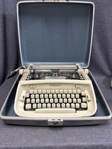 Vintage Royal safari typewriter with case For Parts Or Repair - £27.25 GBP
