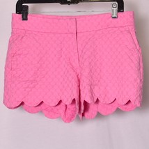 Crown &amp; Ivy Petite Women&#39;s Scalloped Edge Shelby Shorts Size 8P Barbie Pink - £11.13 GBP