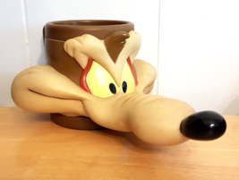 Looney Tunes WILE E COYOTE 3D Figural Long Nose Plastic Mug Warner Bros ... - $12.81