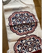 Pier 1 Table Runner White With Red And Blue Decals - $1,120.16 MXN