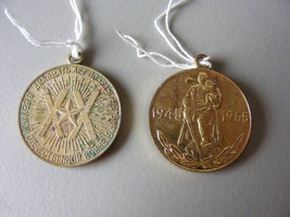 2 Russia Russian 20th Anniversary Victory WW2 Medals - $367.38 MXN