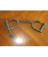Repro CAST IRON Handcuffs SHACKLES HEAVY Marked 8 Only a Prop 2.25” Deco... - $354.25 MXN