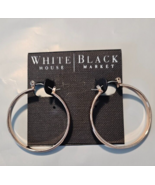 White House Black Market Hoop Earrings Saddle Back Gold Tone 1.5 Inch - $321.10 MXN