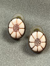 Small Incised Cream Plastic Oval Flower in Antique Goldtone Metal Frame Post Ear - £7.49 GBP