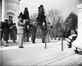 President Franklin Roosevelt at Tomb of the Unknown Soldier - New 8x10 Photo - £6.89 GBP