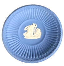 Wedgwood Jasperware Blue Collector Plate m. England - £8.78 GBP