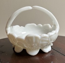 Vintage Westmoreland White Milk Glass Basket Dogwood Flower Pattern Spli... - £8.41 GBP