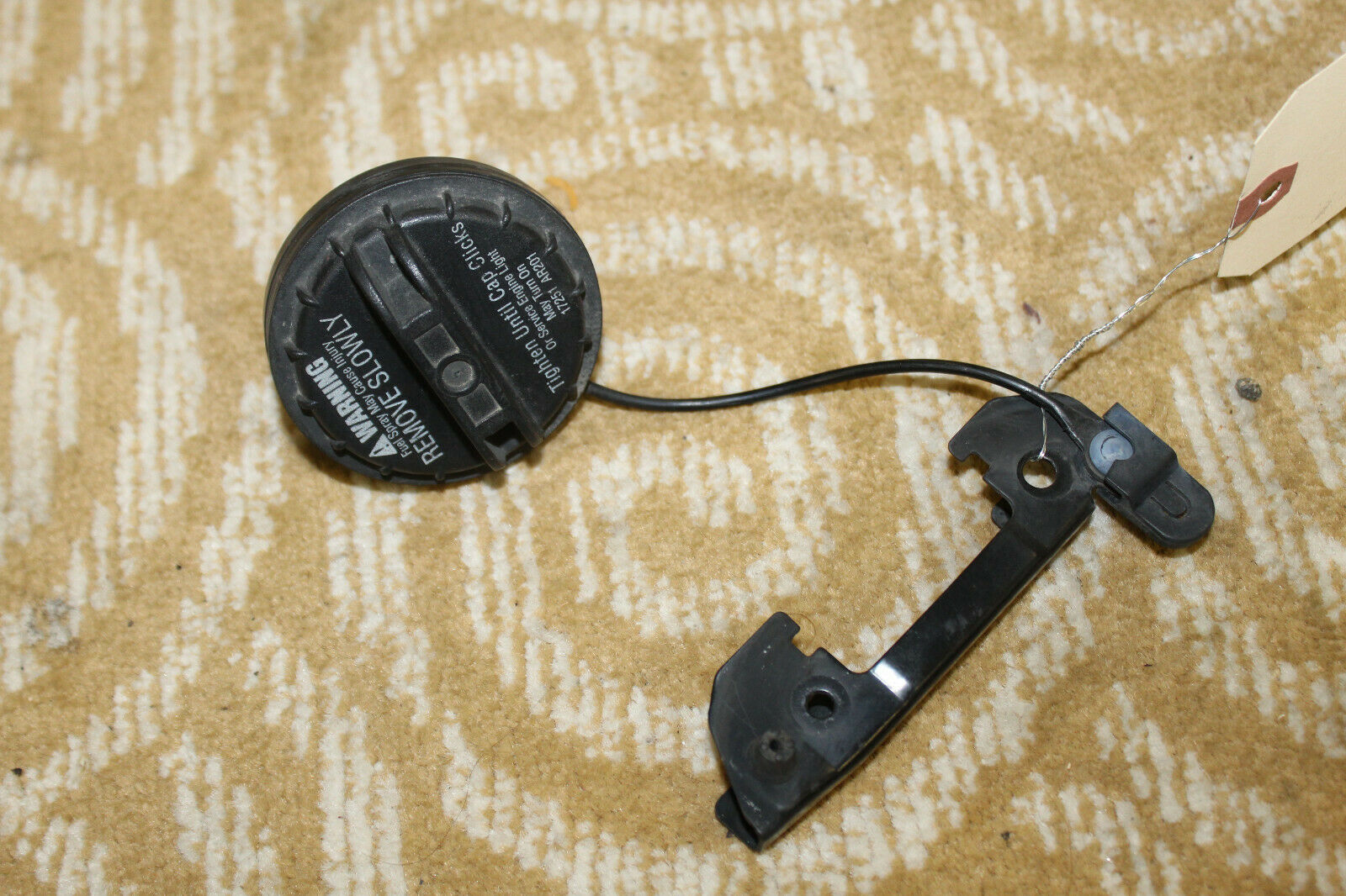 2003-2007 INFINITI G35 COUPE GAS CAP TWIST LOCK K8029 - $38.69