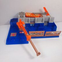 Hot Wheels Car Crusher Action Playset H9575 1998 track junkyard Vintage ... - $40.00